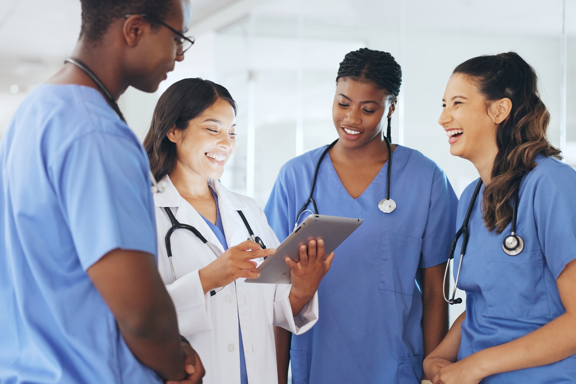 Featured-event A group of nurses talking with a doctor.